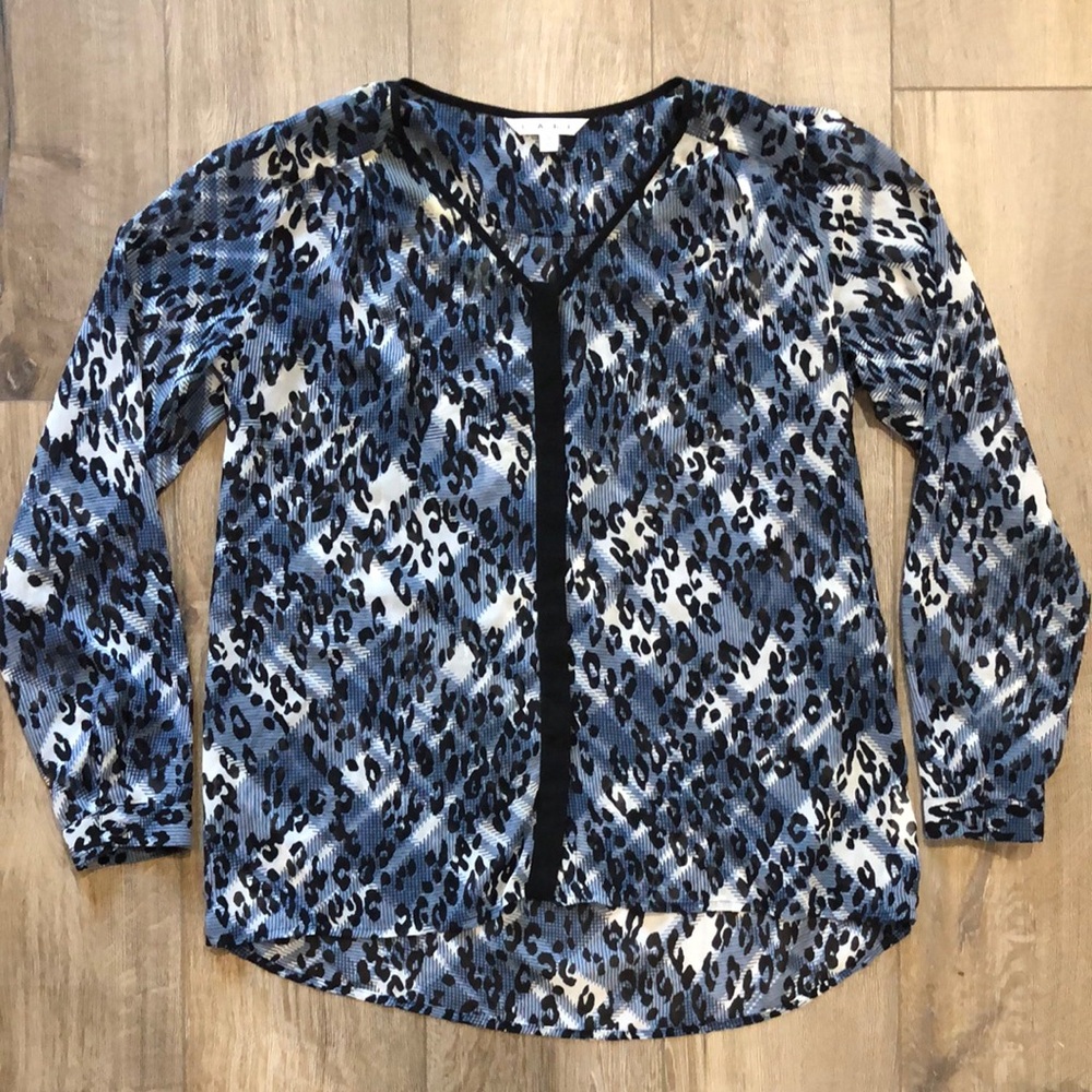 Like new - CAbI Women's Blue Leopard Print Blouse